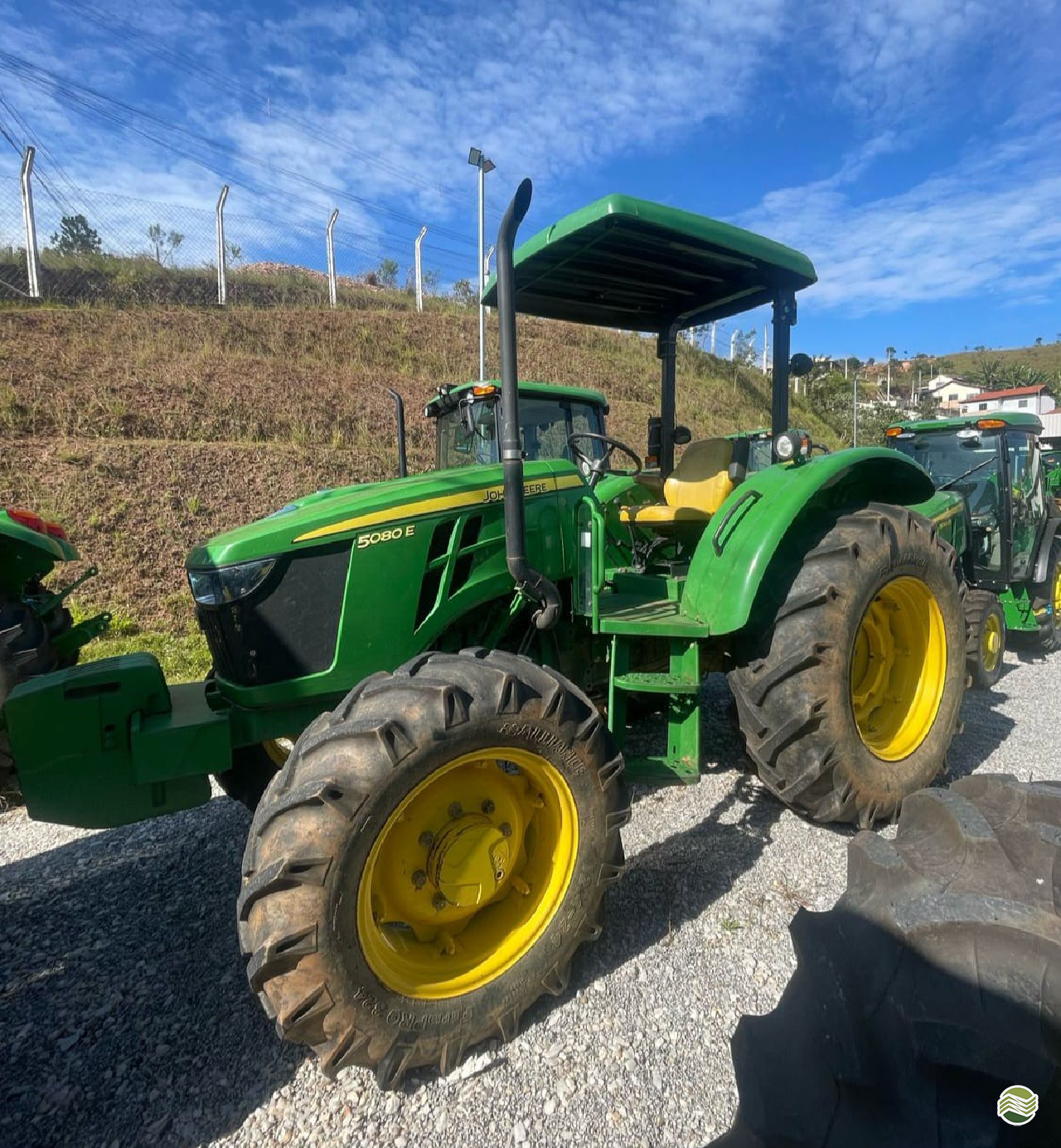 JOHN DEERE 5080E de Machine Tratores